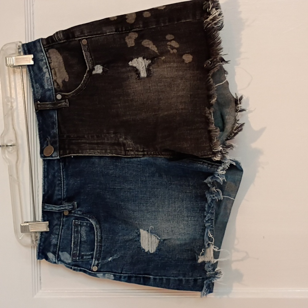 CAbi Two-Tone Frayed Hem Jean Park Shorts Size 2 - Picture 2 of 4